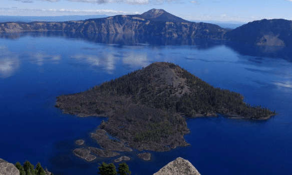 Top-5-SUP-Destinations-in-the-US-crater-lake