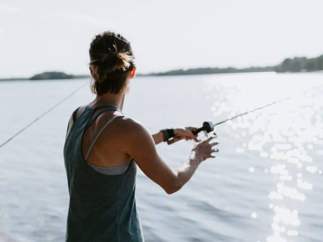 How to Choose Between an Ocean or Lake Fishing Vacation