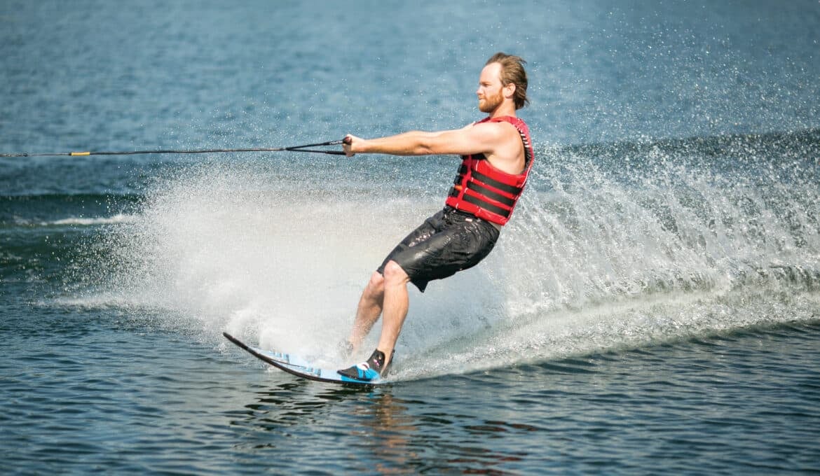 how-to-water-ski-for-beginners-2023-1