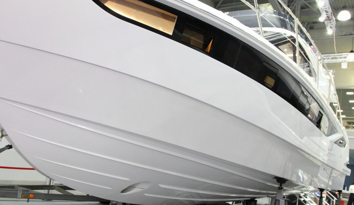 featured-complete-guide-to-fiberglass-gelcoat-repair-for-your-boat-04-2022