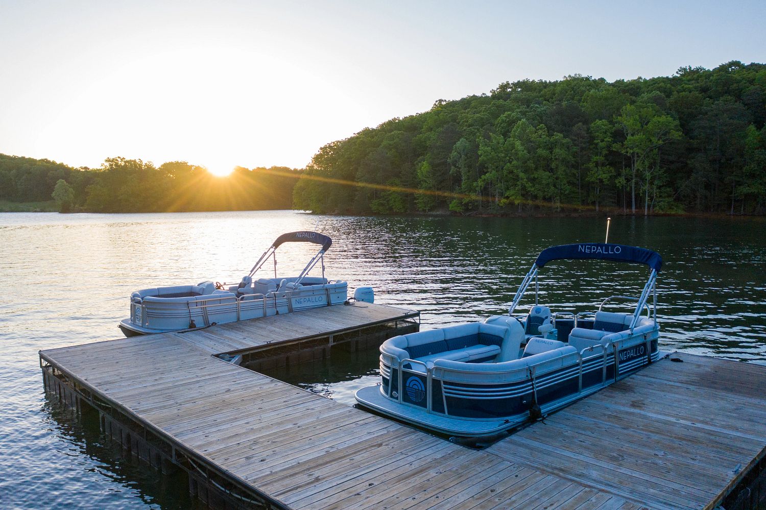 The Beginner's Guide to Docking A Boat - Overton's