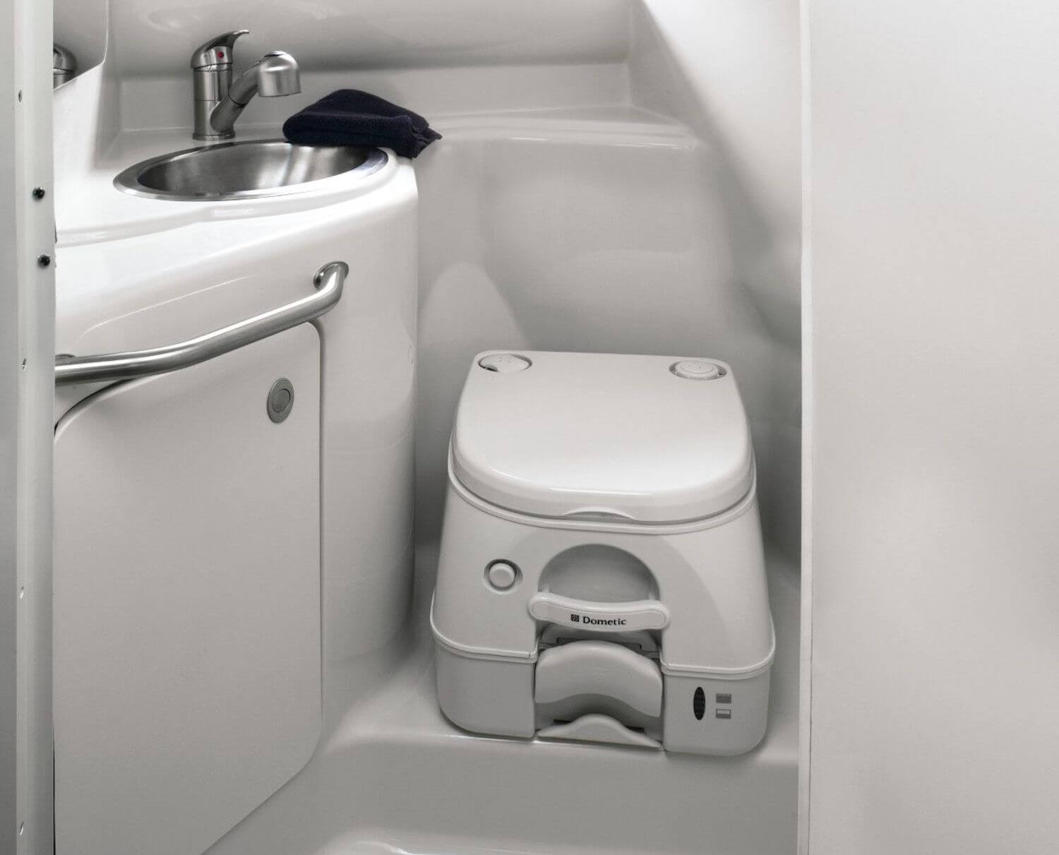 how-to-empty-marine-toilets-11-2022 